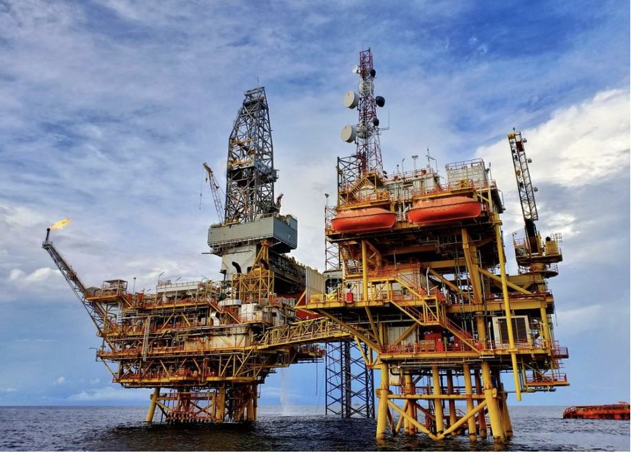 Large Oil Drilling Station 10.30